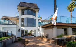 Wander Hollywood Chateau