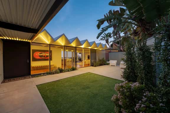 Wander Hollywood Hills - Image 1
