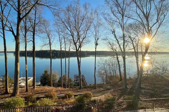 Wander Gaston Lakefront - Image 1