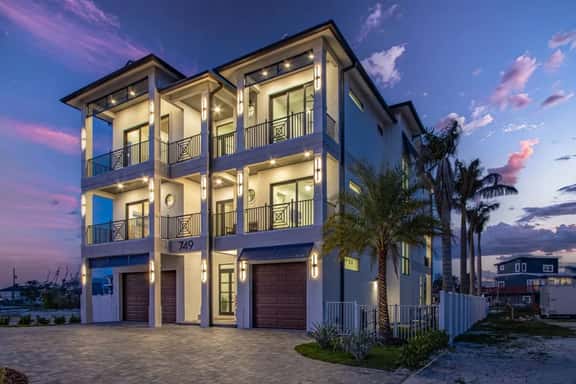 Wander Fort Myers Oasis - Image 1