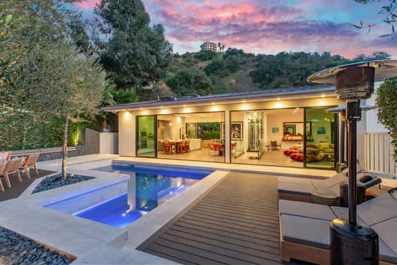 Wander Hollywood Haven - Image 1