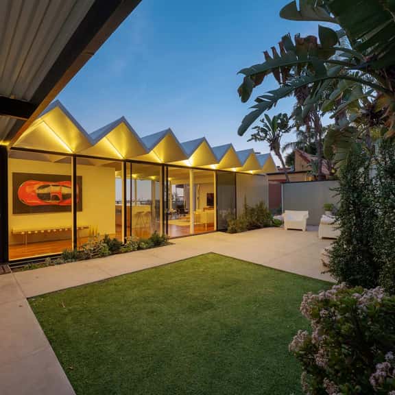 Wander Hollywood Hills - Image 1