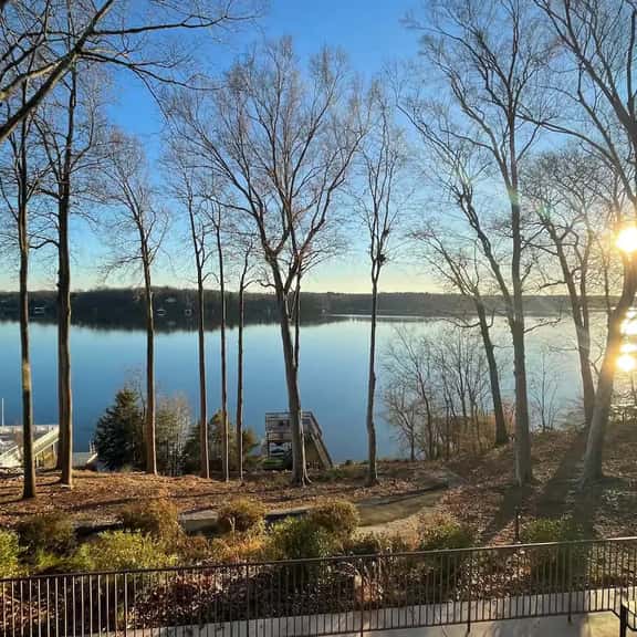 Wander Gaston Lakefront - Image 1