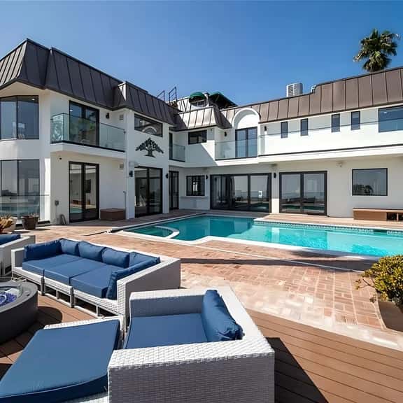 Wander Hollywood Chateau - Image 1