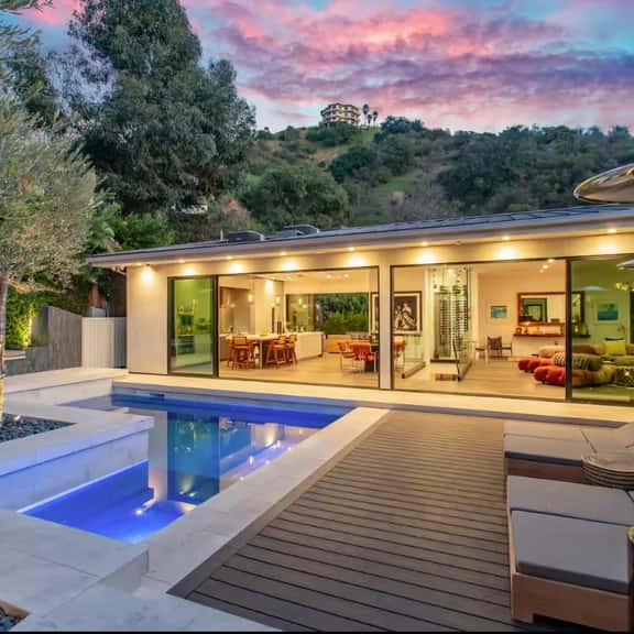 Wander Hollywood Haven - Image 1