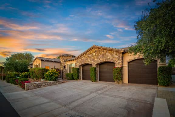 Wander Indio Palms